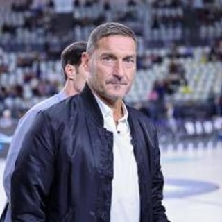 Totti e la prima visita alla prostata: "Dottore, cosa vorrebbe fare con questo arnese...?"