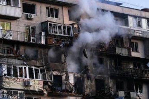 Kiev sotto attacco nella notte, centinaia di droni e missili sulla capitale Kiev sotto attacco nella notte, centinaia di droni e missili sulla capitale