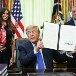 Trump cambia le 'regole' per i vaccini dei bambini: "Ora tassi elevati di autismo"