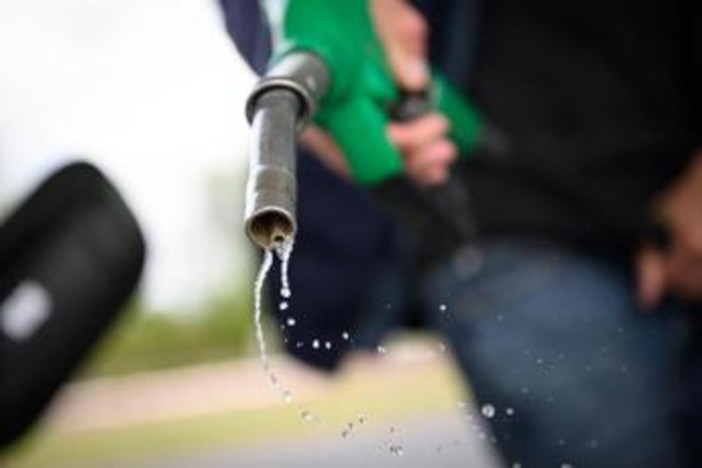 Carburanti, frodi e prezzi nel mirino della Guardia di Finanza: sequestrate 20mila tonnellate, 265 denunciati Carburanti, frodi e prezzi nel mirino della Guardia di Finanza: sequestrate 20mila tonnellate, 265 denunciati