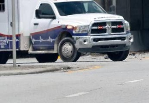 Sparatoria a partita di hockey del liceo: 3 morti e 3 feriti gravi in Rhode Island Sparatoria a partita di hockey del liceo: 3 morti e 3 feriti gravi in Rhode Island