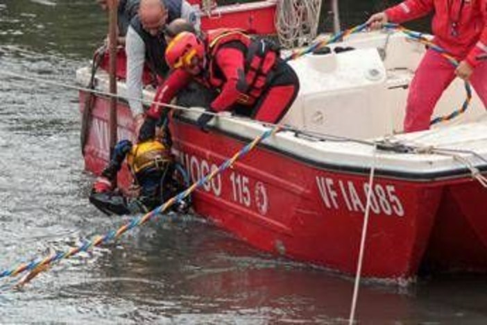 Minivan finisce in un canale, tre morti a Chioggia