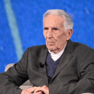 Garattini: "Alcol cancerogeno come sigarette. Un bicchiere di vino al giorno non è privo di rischi" Garattini: "Alcol cancerogeno come sigarette. Un bicchiere di vino al giorno non è privo di rischi"
