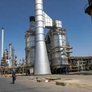 Iran 'sommerso' dal petrolio, Teheran sfrutta serbatoi abbandonati e container improvvisati