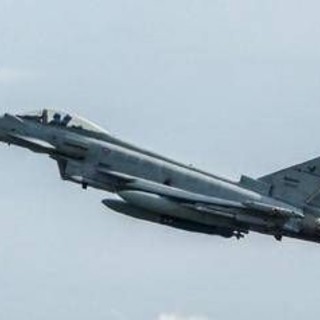 Attacco a base aerea in Arabia Saudita, colpito F-2000 italiano. Crosetto: "Nessun militare coinvolto" Attacco a base aerea in Arabia Saudita, colpito F-2000 italiano. Crosetto: "Nessun militare coinvolto"