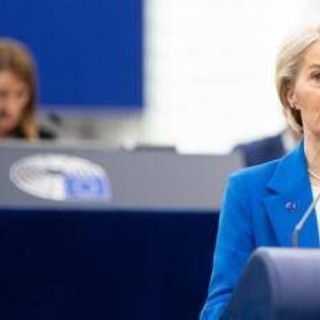 Von der Leyen: "Guerra in Iran costa all'Ue 500 milioni al giorno per l'energia"