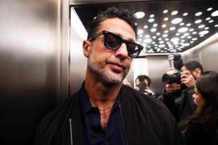 Fabrizio Corona denuncia Mediaset per tentata estorsione Fabrizio Corona denuncia Mediaset per tentata estorsione