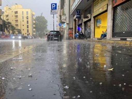 Tregua dal caldo record, inizia il maltempo estremo con temporali e grandine: previsioni meteo Tregua dal caldo record, inizia il maltempo estremo con temporali e grandine: previsioni meteo