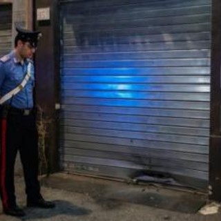 Roma, ordigno in via Casilina: esplosione nella notte davanti a un negozio di noleggio auto Roma, ordigno in via Casilina: esplosione nella notte davanti a un negozio di noleggio auto