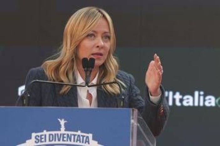Meloni ad Atreju: "Italiani si fidano del governo". Stoccata a Schlein: "Chi non viene qui non ha contenuti"