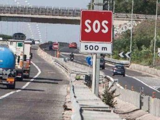 Roma, scontro auto-moto sul Gra: due feriti Roma, scontro auto-moto sul Gra: due feriti