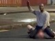 Tenta di decapitare un uomo in strada, choc a Belfast Tenta di decapitare un uomo in strada, choc a Belfast