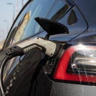 L'estate 2026 con l'auto elettrica, il racconto tra caldo record e bollini neri L'estate 2026 con l'auto elettrica, il racconto tra caldo record e bollini neri