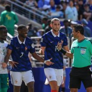 Francia-Senegal, contatto Mbappé-Mané e rigore negato: furia Deschamps e tv 'ingannate' Francia-Senegal, contatto Mbappé-Mané e rigore negato: furia Deschamps e tv 'ingannate'