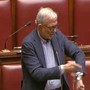 Giachetti si ammanetta al banco della Camera: "Io in Aula finché maggioranza non sblocca Vigilanza Rai" Giachetti si ammanetta al banco della Camera: "Io in Aula finché maggioranza non sblocca Vigilanza Rai"