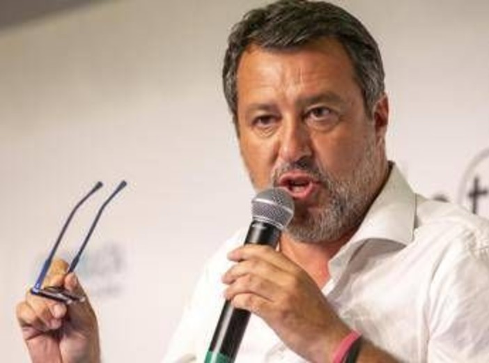 Salvini: "Chi esce da Lega finisce nel nulla". A Zelensky: "Amico mio stai perdendo, firma accordo"