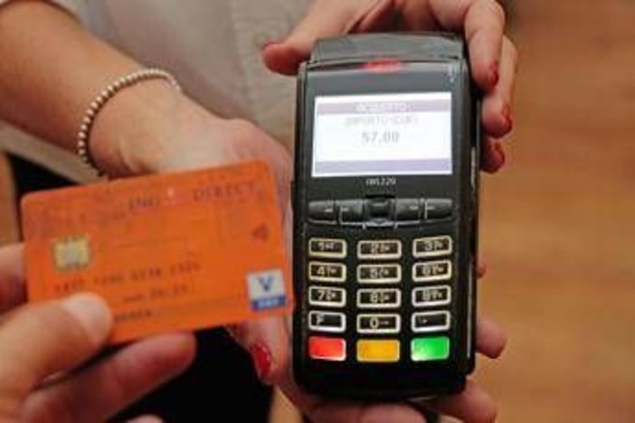 Pagamenti elettronici e trasmissione fiscale: ecco novità per gli esercenti Pagamenti elettronici e trasmissione fiscale: ecco novità per gli esercenti