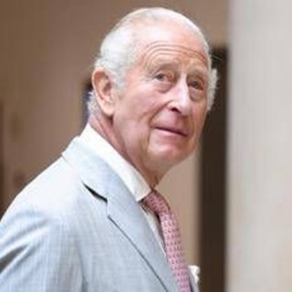 "Re Carlo è morto", la radio sbaglia annuncio e lo speaker scappa: storia di un disastro