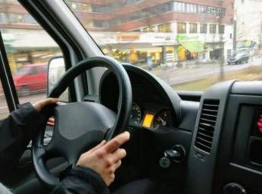 Patenti, è boom stranieri: in 10 anni +40% Patenti, è boom stranieri: in 10 anni +40%