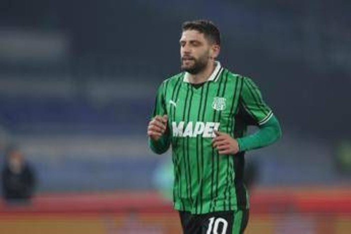 Thorstvedt ruba palla a Jashari, Berardi segna: proteste in Sassuolo-Milan Thorstvedt ruba palla a Jashari, Berardi segna: proteste in Sassuolo-Milan