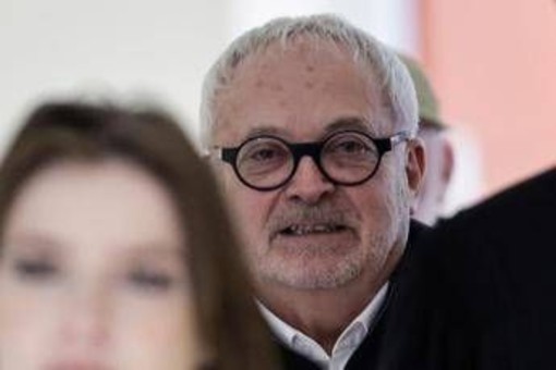 Francia, 4 anni a ex senatore Guerriau: ha drogato collega per usarle violenza Francia, 4 anni a ex senatore Guerriau: ha drogato collega per usarle violenza