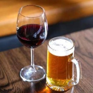 Meglio un bicchiere di vino o uno di birra? Lo studio e gli effetti sul cuore