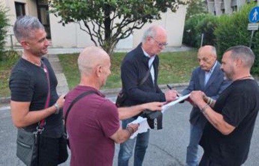 Roma non dimentica Falcao: selfie e autografi con i tifosi, poi spunta... la storica maglia numero 5
