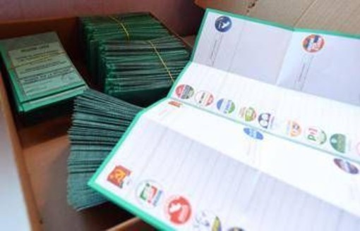 Regionali, Meloni 'blinda' Cirielli in Campania ma scintille Fi-Fdi. Verso civico Lobuono in Puglia Regionali, Meloni 'blinda' Cirielli in Campania ma scintille Fi-Fdi. Verso civico Lobuono in Puglia