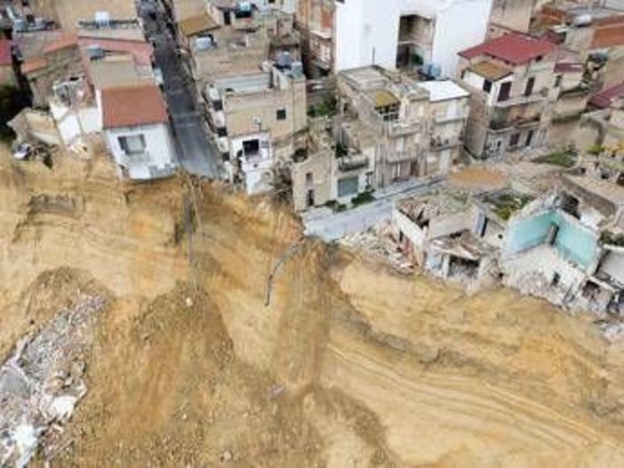 Niscemi, Schifani annuncia: "Da domani rimborso di 400 euro per ogni famiglia sfollata"