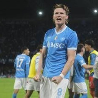 Napoli-Inter 3-1, Conte cala il tris e si riprende il primo posto Napoli-Inter 3-1, Conte cala il tris e si riprende il primo posto