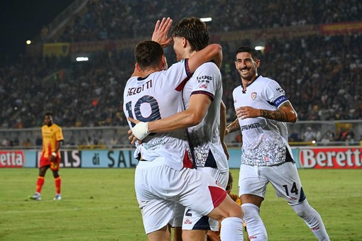 Cagliari corsaro a Lecce, Belotti torna al gol con una doppietta