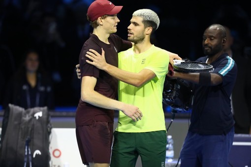 Ad Alcaraz la prima sfida del 2026, Sinner ko nel match esibizione di Seul Ad Alcaraz la prima sfida del 2026, Sinner ko nel match esibizione di Seul