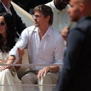 Brad Pitt spettatore al Roland Garros, in tribuna con la fidanzata Ines de Ramon Brad Pitt spettatore al Roland Garros, in tribuna con la fidanzata Ines de Ramon
