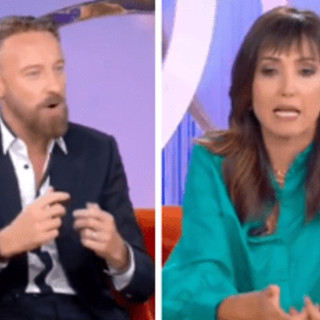 Francesco Facchinetti, la frase che fa infuriare Balivo: "Gli uomini giocano a padel per agonismo, le donne per trovare..." Francesco Facchinetti, la frase che fa infuriare Balivo: "Gli uomini giocano a padel per agonismo, le donne per trovare..."