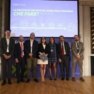 Rifiuti, studio Erion Weee: in Italia solo il 17% dei piccoli Raee viene raccolto Rifiuti, studio Erion Weee: in Italia solo il 17% dei piccoli Raee viene raccolto