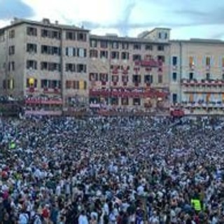 Palio di Siena, vince la contrada del Nicchio