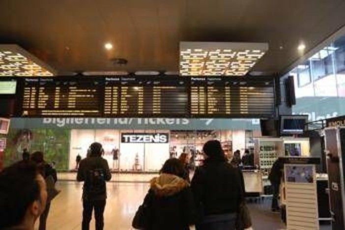 Sciopero oggi, venerdì 2 ottobre: treni, scuola e sanità a rischio. Il calendario delle proteste Sciopero oggi, venerdì 2 ottobre: treni, scuola e sanità a rischio. Il calendario delle proteste