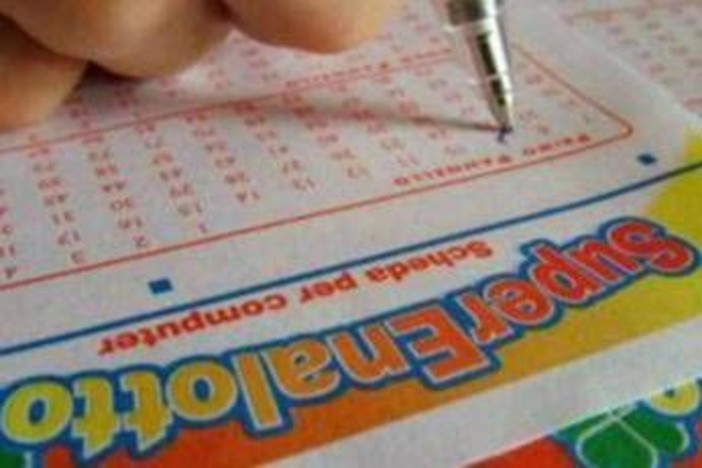 Superenalotto, estratti numeri della combinazione vincente di oggi 3 gennaio