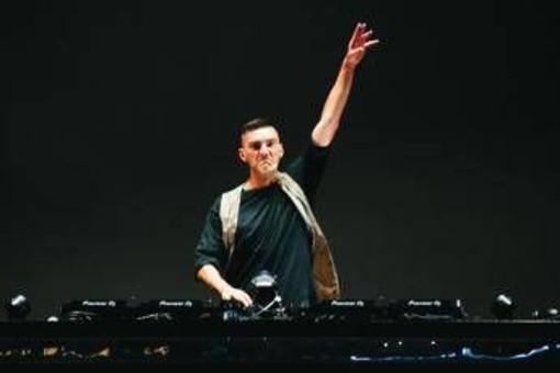 Milano Cortina, Gabry Ponte dà spettacolo nella cerimonia di chiusura sulle note di 'Blue - Da Ba Dee' Milano Cortina, Gabry Ponte dà spettacolo nella cerimonia di chiusura sulle note di 'Blue - Da Ba Dee'