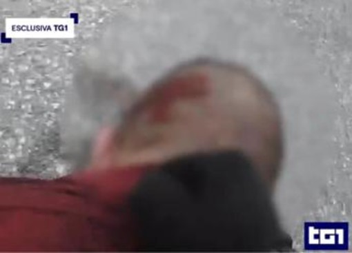 Caso Fakir, Tg1: fotogramma da bodycam poliziotto mostra ferita sulla nuca Caso Fakir, Tg1: fotogramma da bodycam poliziotto mostra ferita sulla nuca