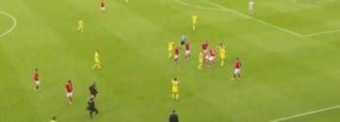 Eriksen, nuovo malore e paura in amichevole: collassa a terra Eriksen, nuovo malore e paura in amichevole: collassa a terra