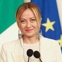Sondaggi politici, Fratelli d'Italia primo partito: centrodestra avanti sul campo largo. Pd arretra