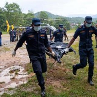 Alluvione in Nepal, oltre 600 morti e 2.500 dispersi: il fango complica i soccorsi Alluvione in Nepal, oltre 600 morti e 2.500 dispersi: il fango complica i soccorsi