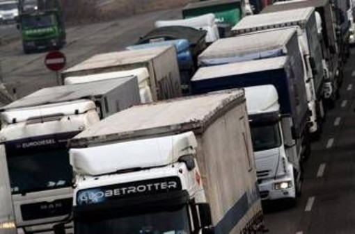 Sciopero autotrasportatori, Garante : "Revocare fermo tir 20-25 aprile" Sciopero autotrasportatori, Garante : "Revocare fermo tir 20-25 aprile"