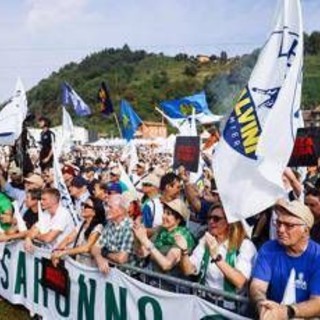 Salvini accende Pontida: "Mai i nostri figli a morire in Ucraina. Flat tax sia per tutti" Salvini accende Pontida: "Mai i nostri figli a morire in Ucraina. Flat tax sia per tutti"