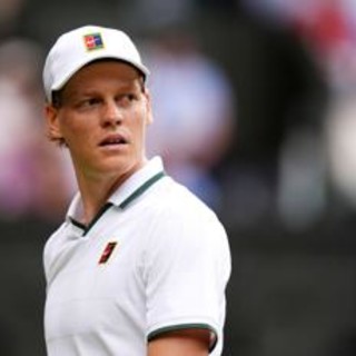 Wimbledon, polemiche per orario Sinner-Djokovic: quando giocano e dove vederlo in tv Wimbledon, polemiche per orario Sinner-Djokovic: quando giocano e dove vederlo in tv