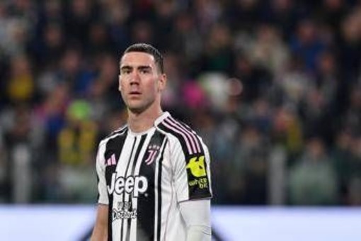 Fiorentina-Juve, cori discriminatori contro Vlahovic e partita a rischio sospensione. Cos'è successo Fiorentina-Juve, cori discriminatori contro Vlahovic e partita a rischio sospensione. Cos'è successo