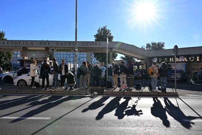Papa Leone XIV ricoverato al Gemelli, domani l’intervento. Chirurghi ottimisti Papa Leone XIV ricoverato al Gemelli, domani l’intervento. Chirurghi ottimisti