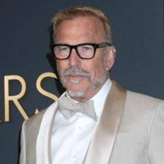 Kevin Costner, costumi non pagati per 440mila dollari: citato in giudizio Kevin Costner, costumi non pagati per 440mila dollari: citato in giudizio