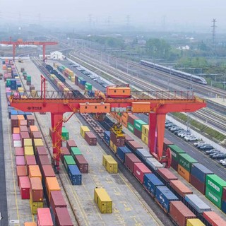 Cina, commercio estero in aumento del 15% nel primo trimestre